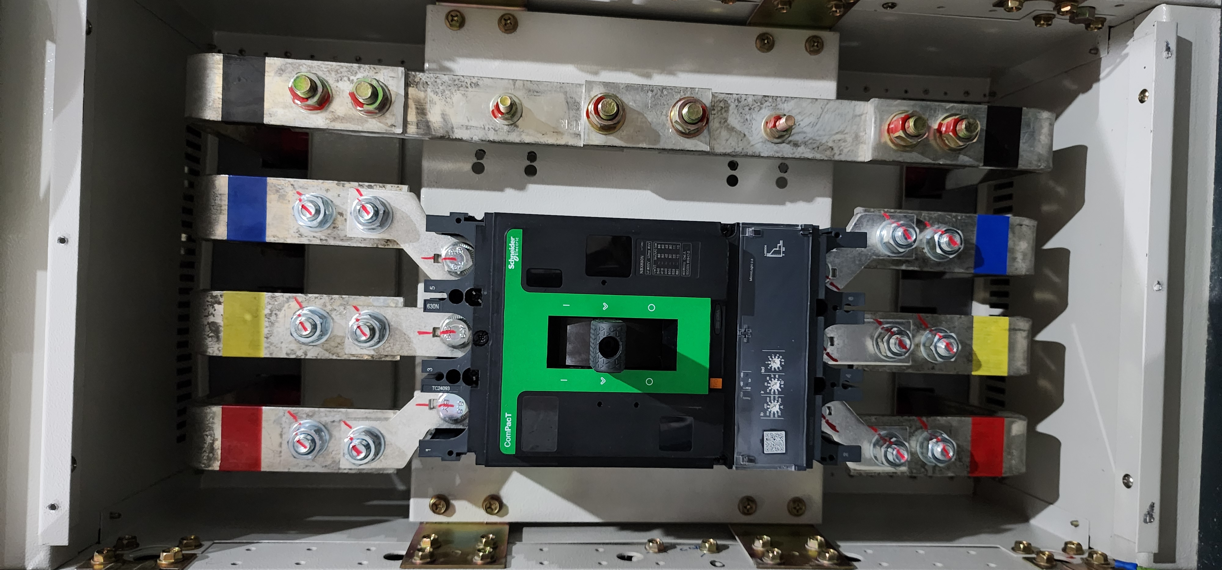 Install & Retrofit of All Types of ACB and MCCB - Image 12