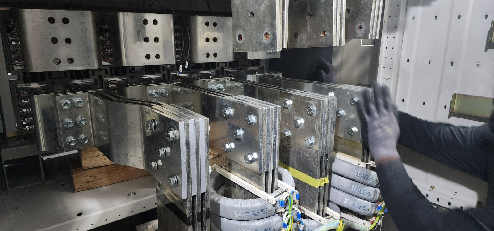 Install & Retrofit of All Types of ACB and MCCB - Image 10